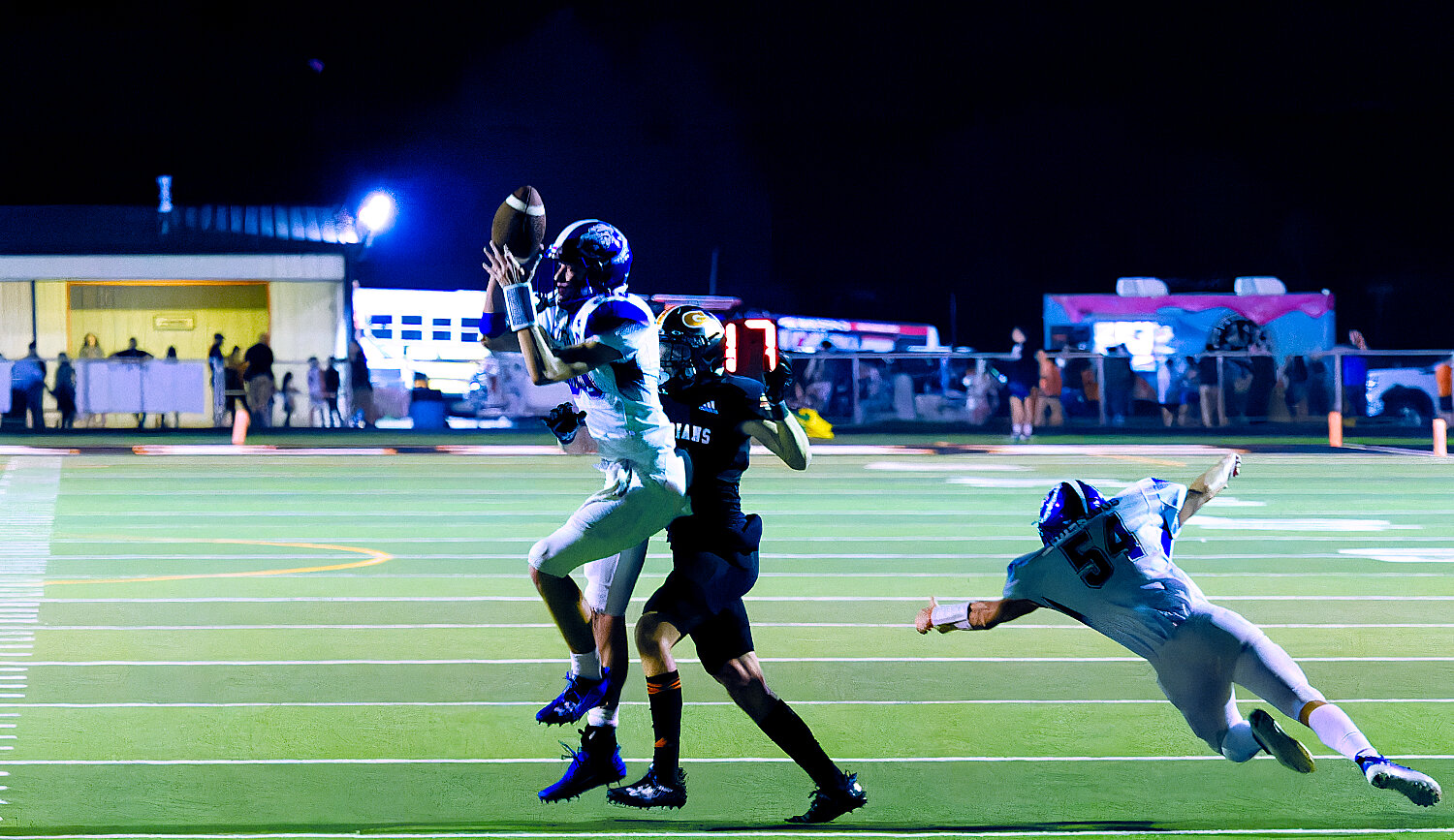 Bryan Hobbs nabs a pass over the middle, scoring the Bulldogs' only points of the night. [few more photos here]